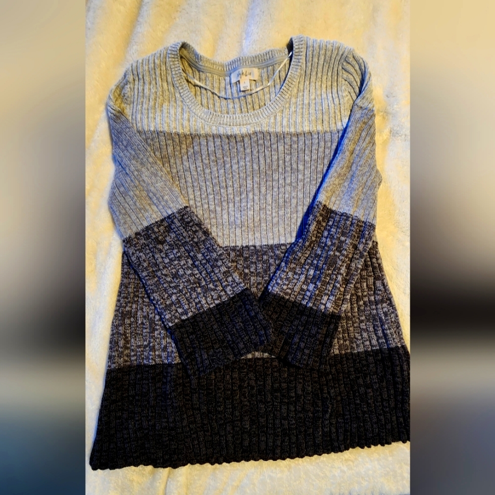 Casual black / grey sweater